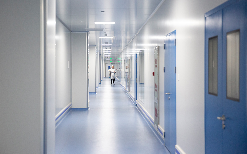 How to Choose the Right Cleanroom Door for GMP Pharmaceutical.
